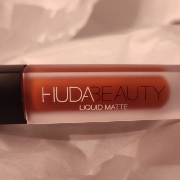 🆕1 Mini HudaBeauty Liquid Matte Transfer Lipstick Unopened- Hot Hippie NEW - Picture 5 of 6